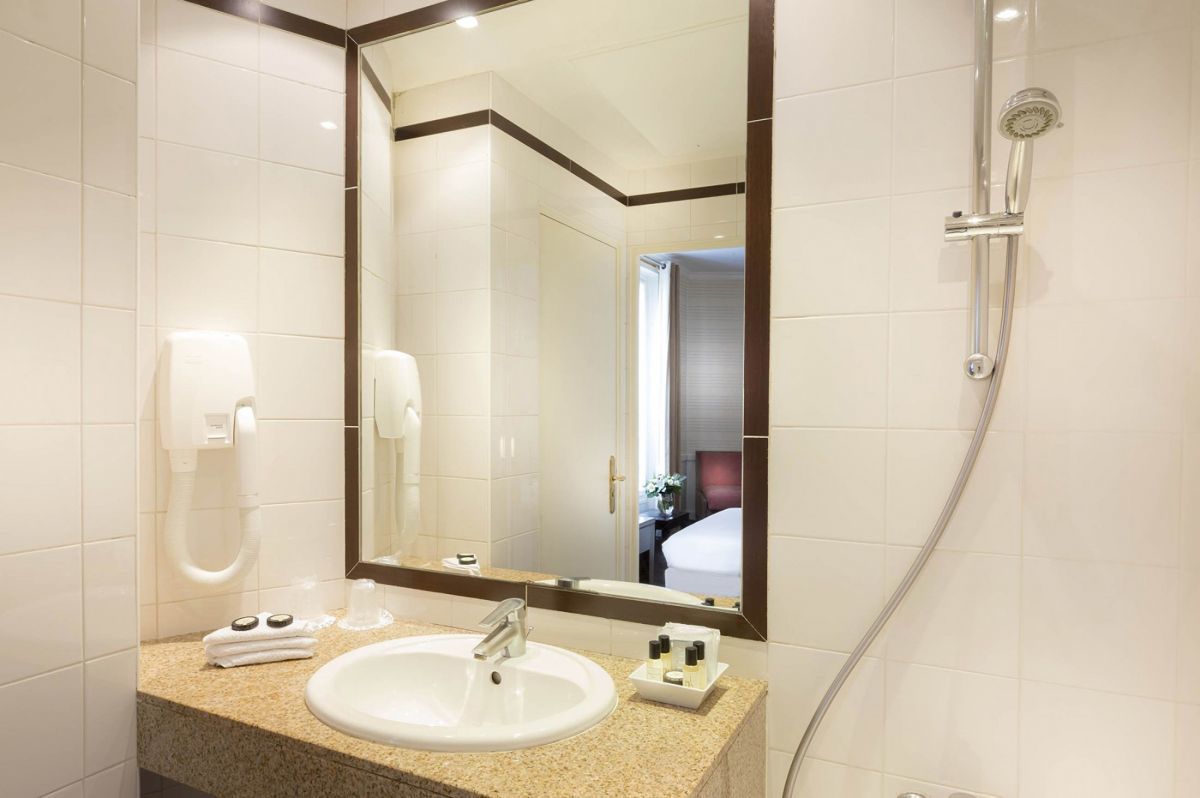 Hotel Elys&eacute;es Union Paris - Triple Room