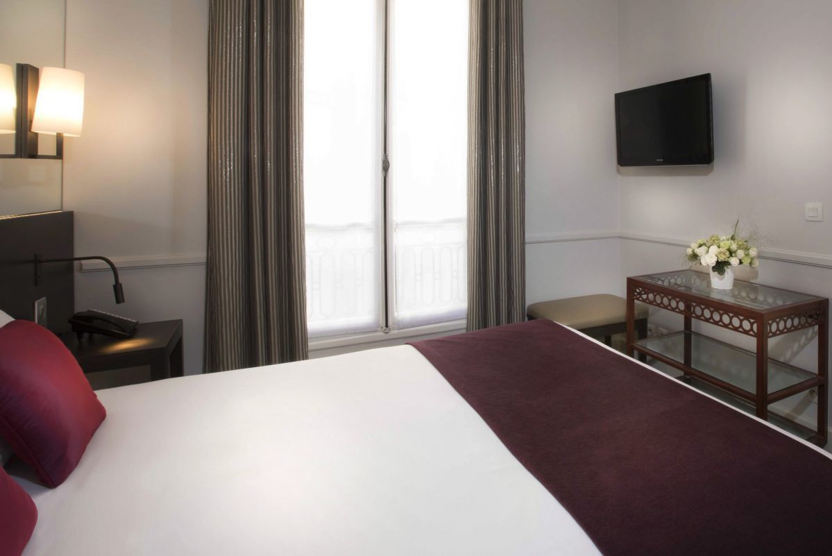 Hotel Elys&eacute;es Union Paris - Apartment