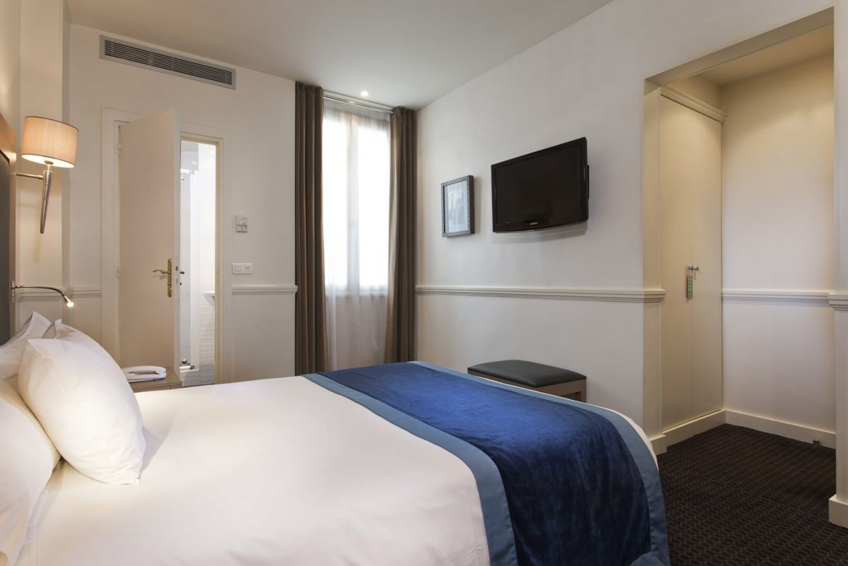 Hotel Elys&eacute;es Union Paris - Room